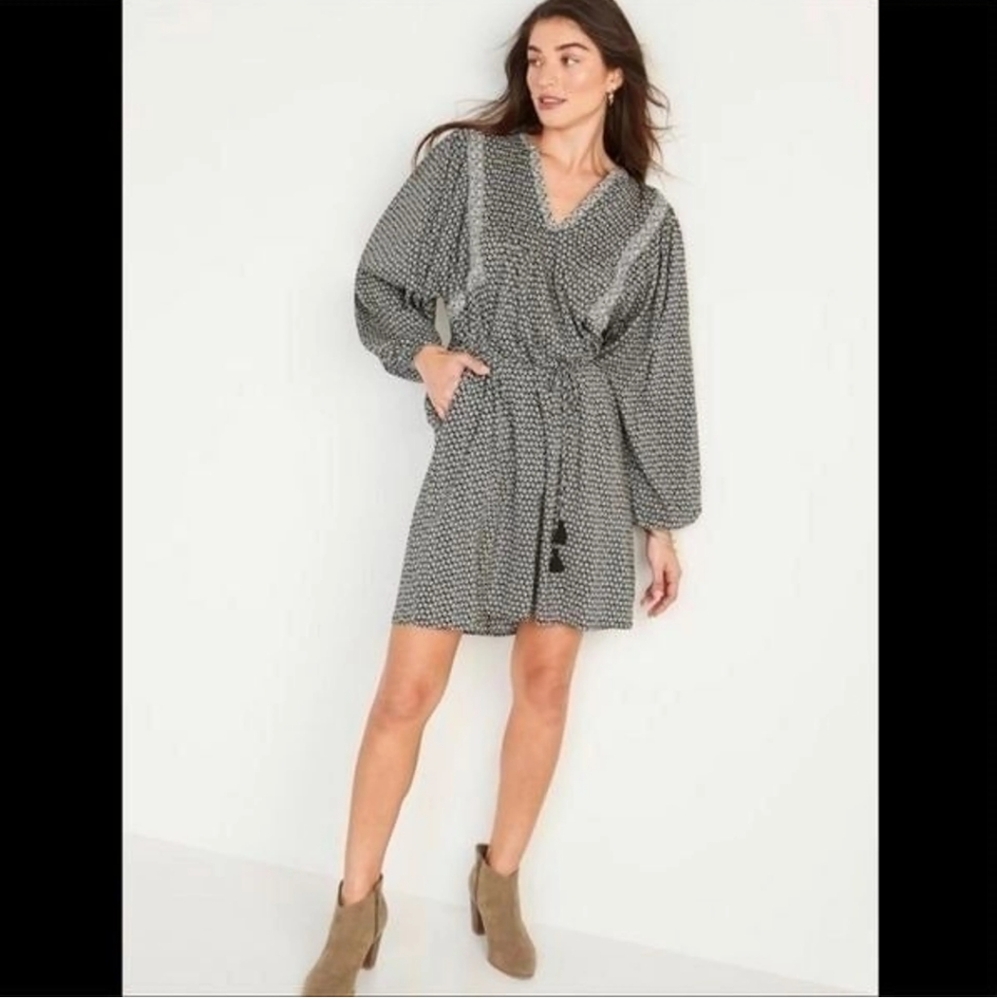 Old Navy peasant boho dress.  Long sleeve prairie style with pockets size medium